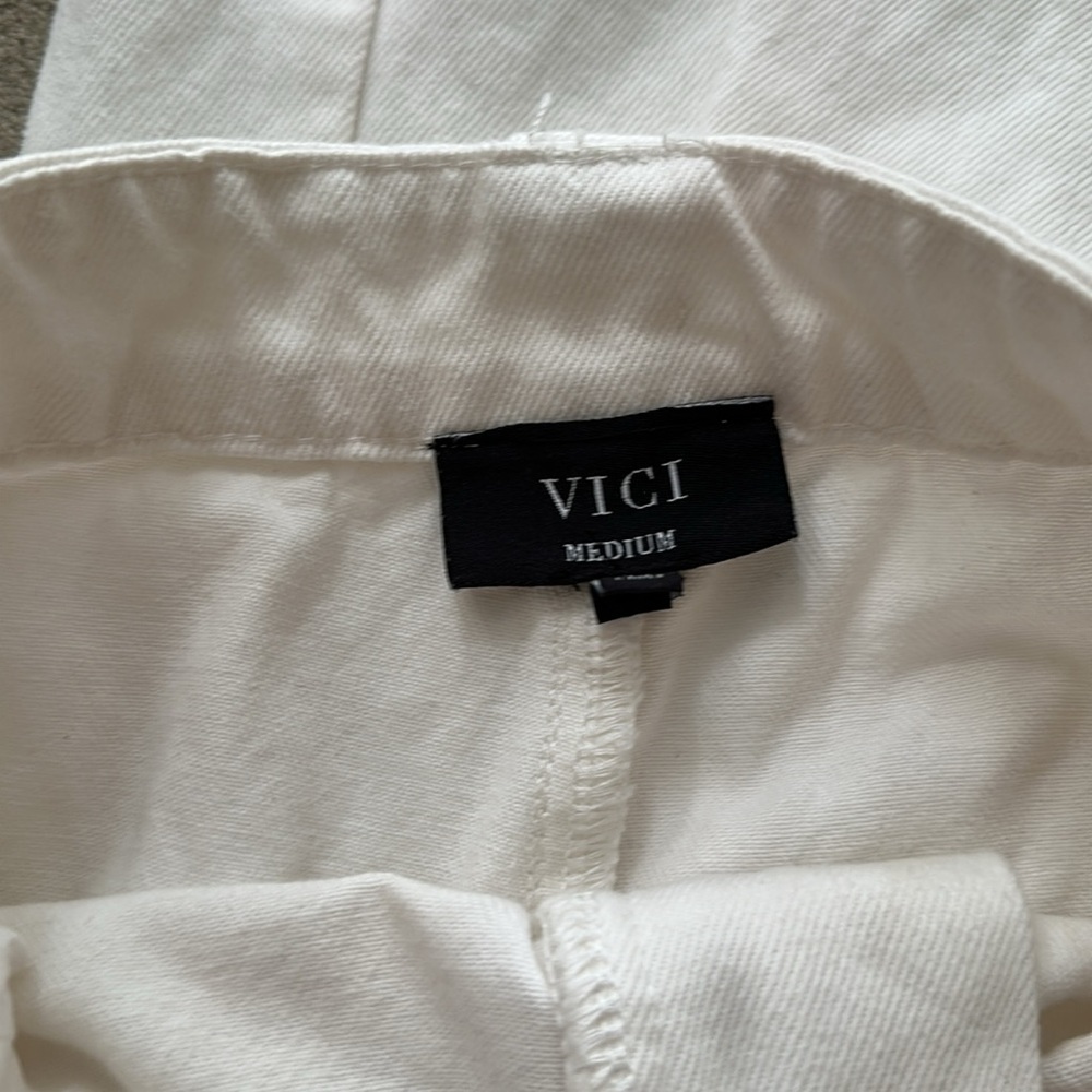 Vici state fair high rise white Button-Detail Wide-Leg Pants/jeans size medium - Picture 3 of 4